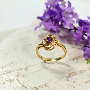Vintage Avon Gold Tone Purple Oval Stone Rhinestone Swirl Ring Sz 10.5